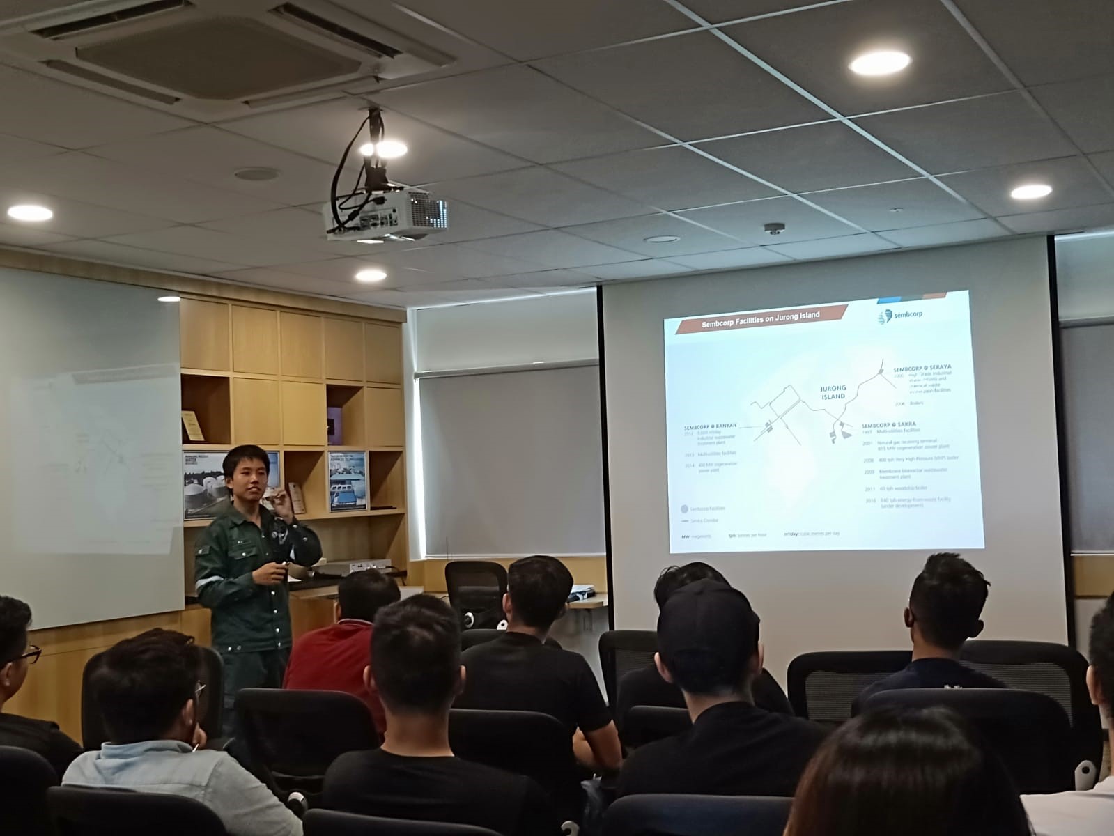 Sembcorp Industries Senior Engineer Ang Kang Jie sharing with students on operations at the Sembcorp Cogen @ Banyan Plant.